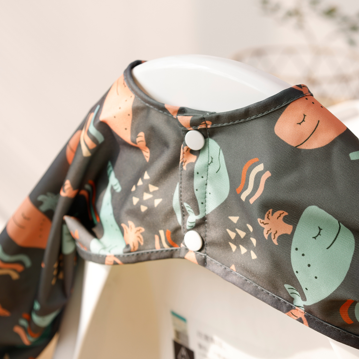 HappyFlute New One Piece Table - Bib Long Sleeve 评论和价格